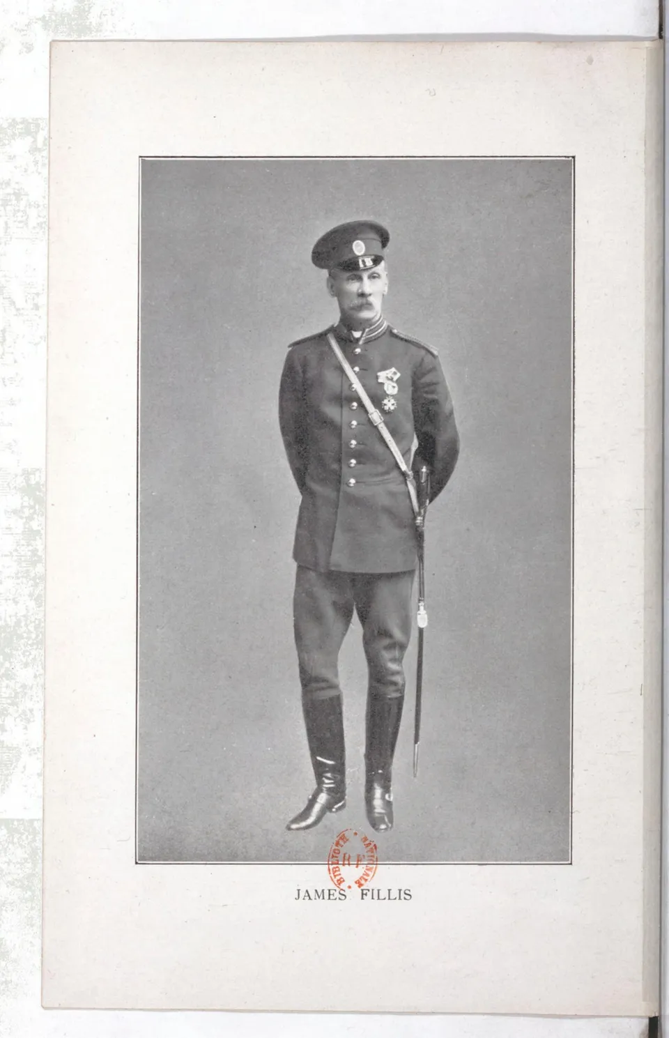 Règlement pour le dressage du cheval d'armes : établi en 1908 par la Commission de l'Ecole d'application de cavalerie des officiers à Saint-Pétersbourg, скан 8 из 175